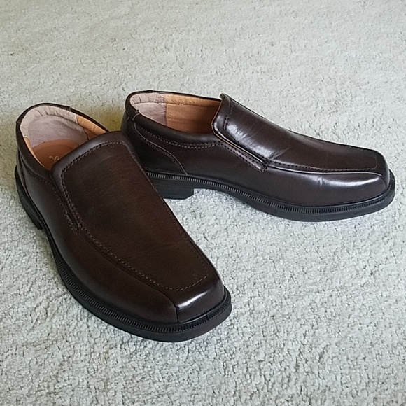 Shoes - Picture 2 of 5